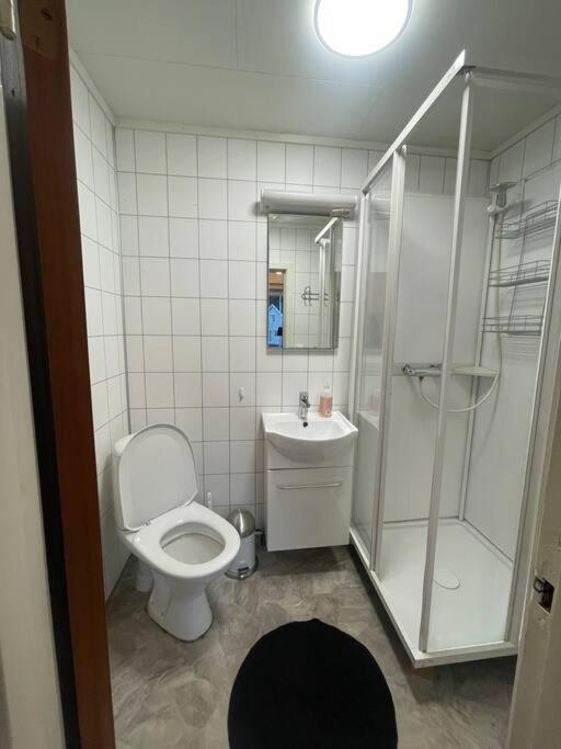 Liten Eldre Og Koselig Studiohybel Svolvaer Exterior photo